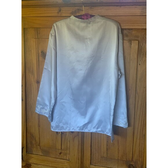 Natori Embroidered PJ Top with Lined Mandarin Collar and Frog Tie Closure Size M - Picture 2 of 3